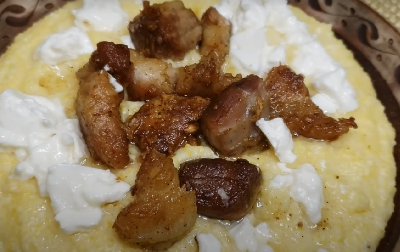 Банош со шкварками, грибами и брынзой: три рецепта сытного гуцульского блюда